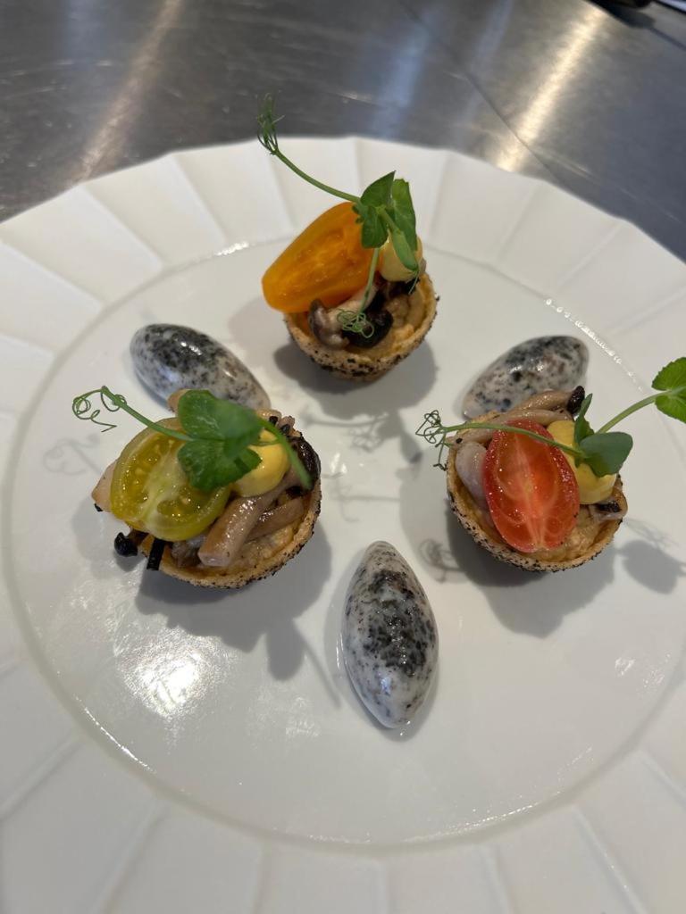 Hotel 717 อัมสเตอร์ดัม ภายนอก รูปภาพ Quail egg canapés