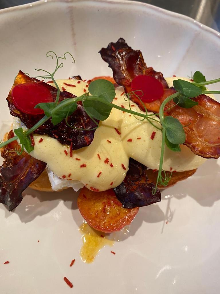 Hotel 717 อัมสเตอร์ดัม ภายนอก รูปภาพ Aubergine and tomato salad